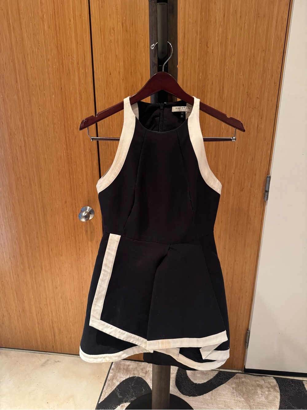 HALSTON HERITAGE Colorblock Contrast Trim Halter Mini Dress - Size 6